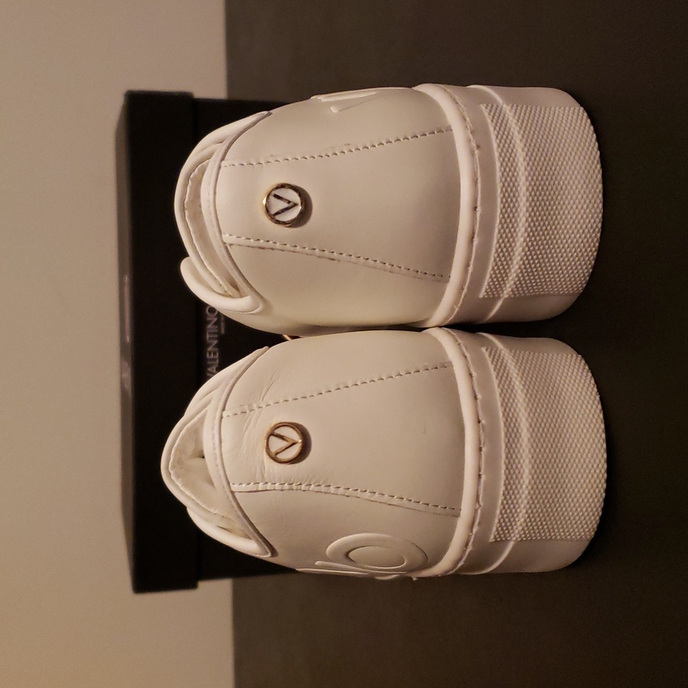 Valentino by Mario Valentino Dalia Embossed White- Women's 9 - Picture 4 of 6